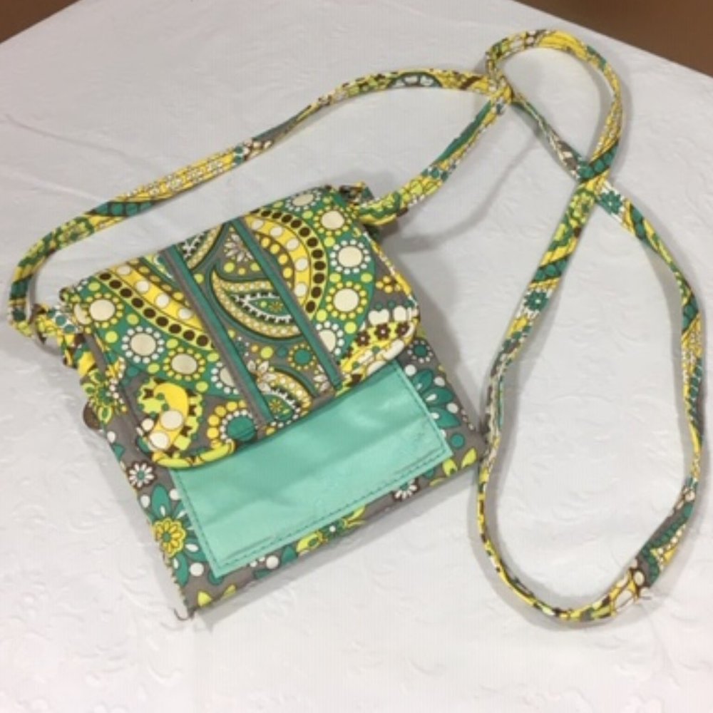 LIKE NEW Vera Bradley Multi Compartment Travel Crossbody Bag